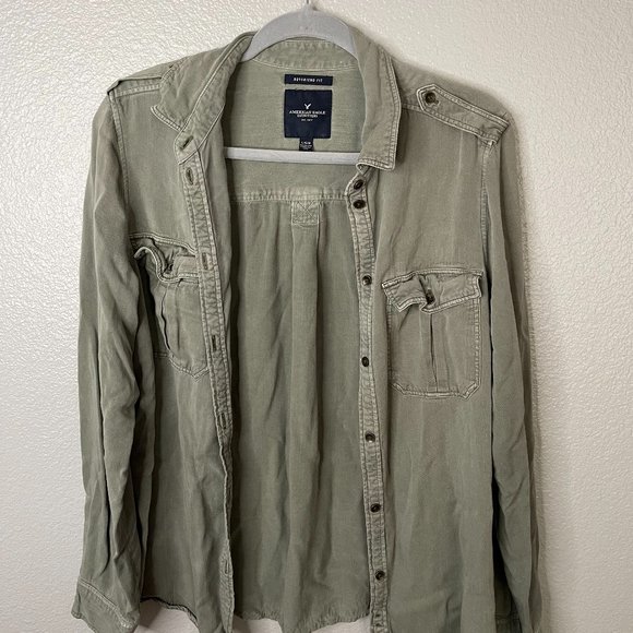 American Eagle - Green Button Up - Picture 1 of 3